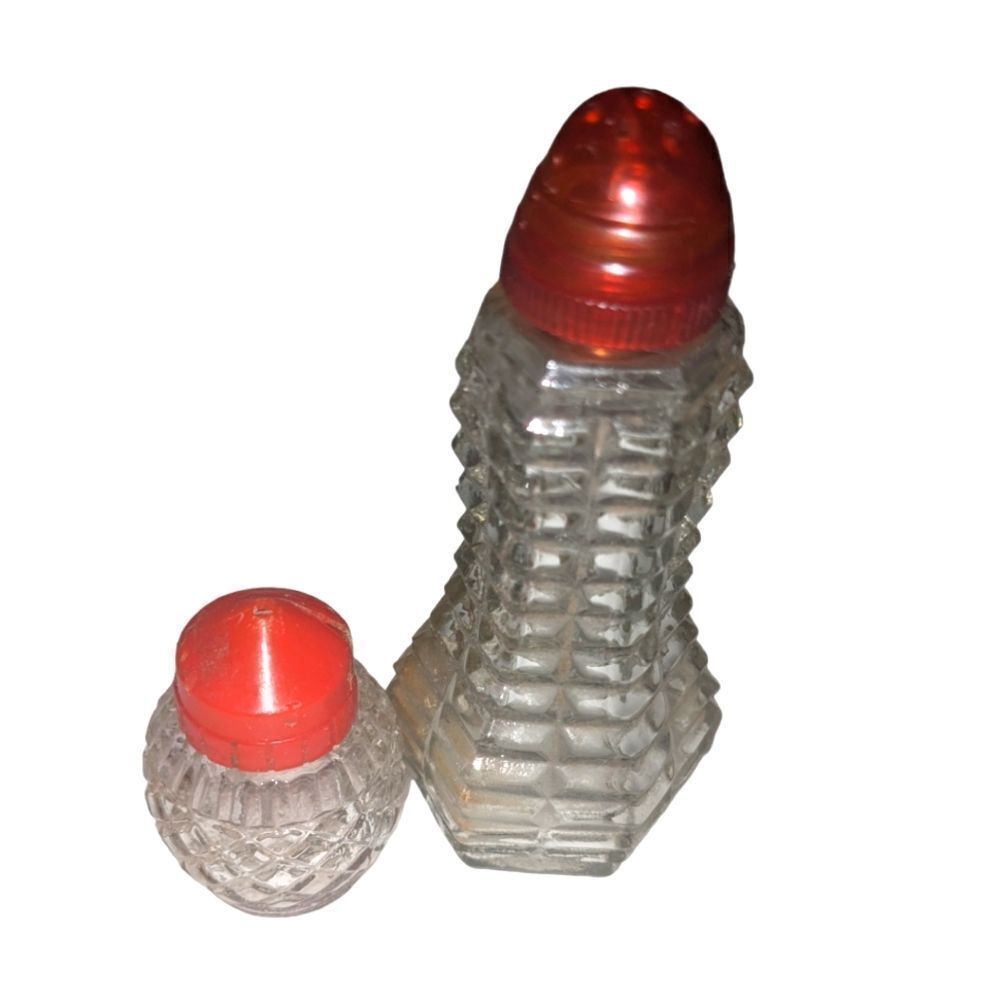 ‎Vintage glass salt shakers
